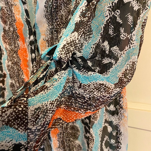 Diane Von Furstenberg button up top - Picture 2 of 9